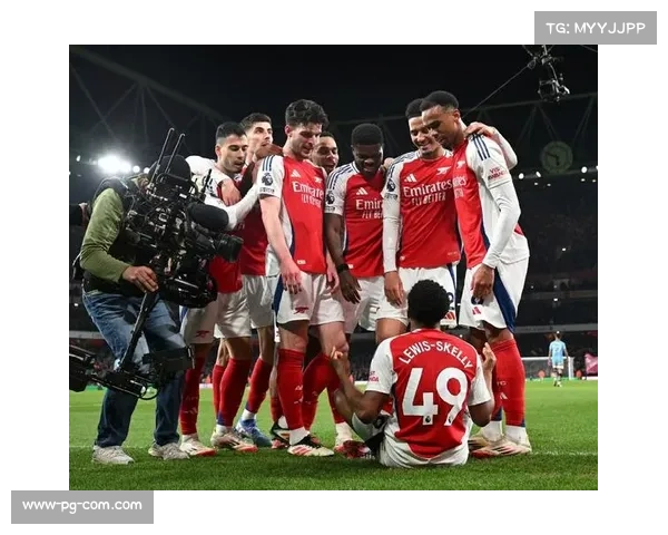 欧冠焦点战巴黎逆转巴萨阿森纳大胜曼城鏖战收获平局